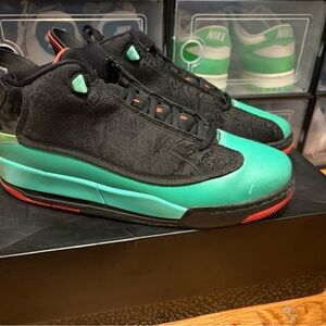 JORDAN DUB ZERO GS “BLACK/INFRARED-VERDE.  SIZE 8.5 MEN…USED